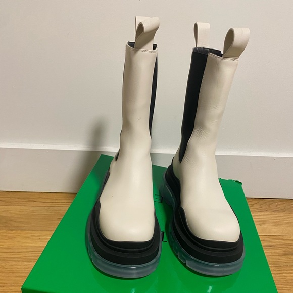 Bottega Veneta Shoes - BOTTEGA VENETA ‘TIRE’ CHELSEA BOOTS